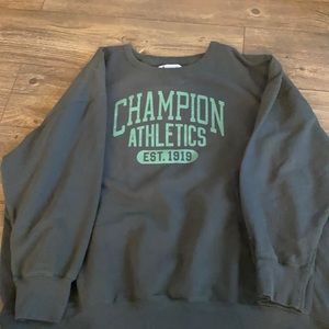 Men’s  hunter green champion sweatshirt